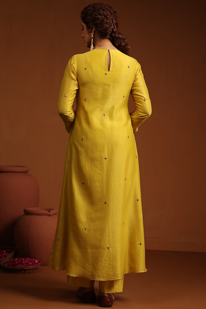 Yellow & Purple Chanderi Silk Zardosi Embroidered Kalidar Kurta Set by Niti Bothra at Pernia's Pop Up Shop