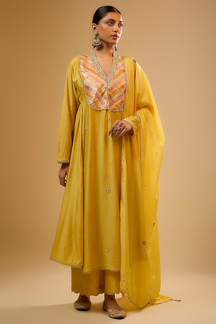 Yellow Chiniya Silk Zardosi Embroidered Kurta Set by Niti Bothra at Pernia's Pop Up Shop