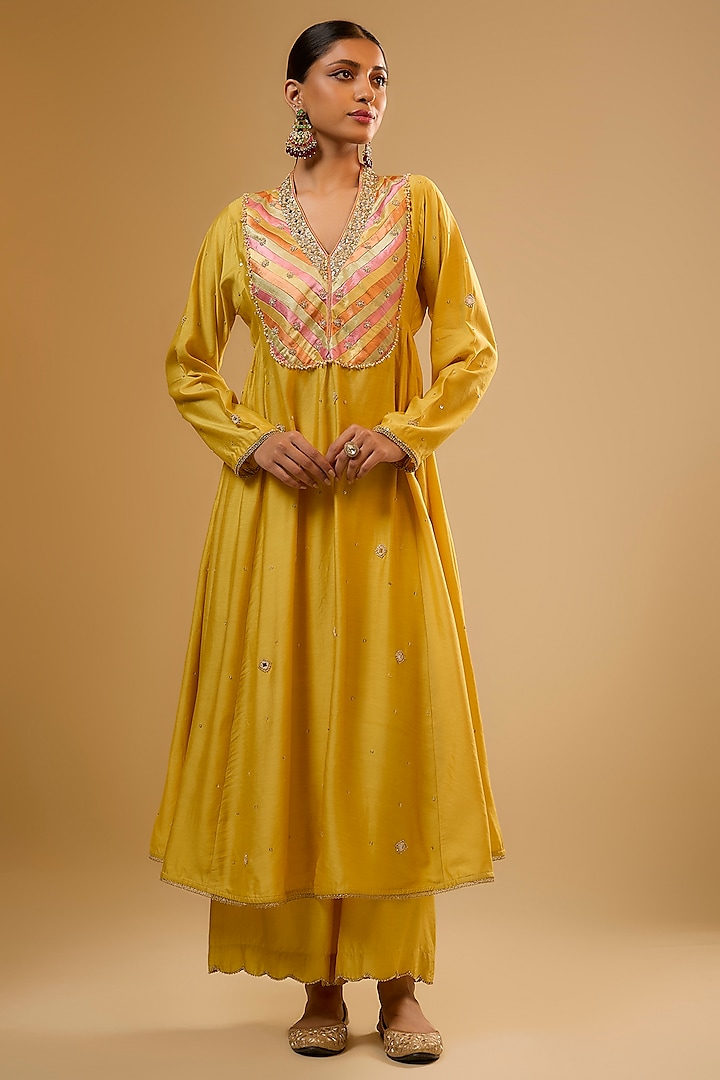 Yellow Chiniya Silk Zardosi Embroidered Kurta Set by Niti Bothra at Pernia's Pop Up Shop