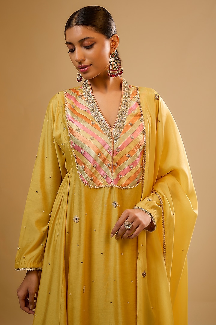 Yellow Chiniya Silk Zardosi Embroidered Kurta Set by Niti Bothra at Pernia's Pop Up Shop