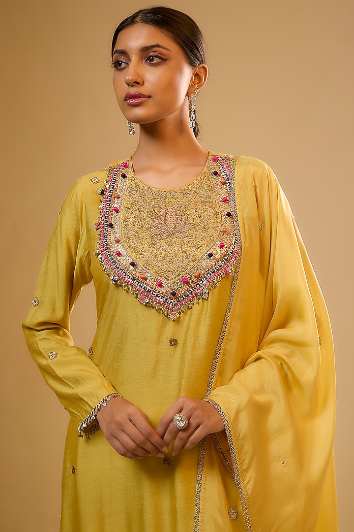 Yellow Chiniya Silk Zardosi Embroidered Kurta Set by Niti Bothra at Pernia's Pop Up Shop