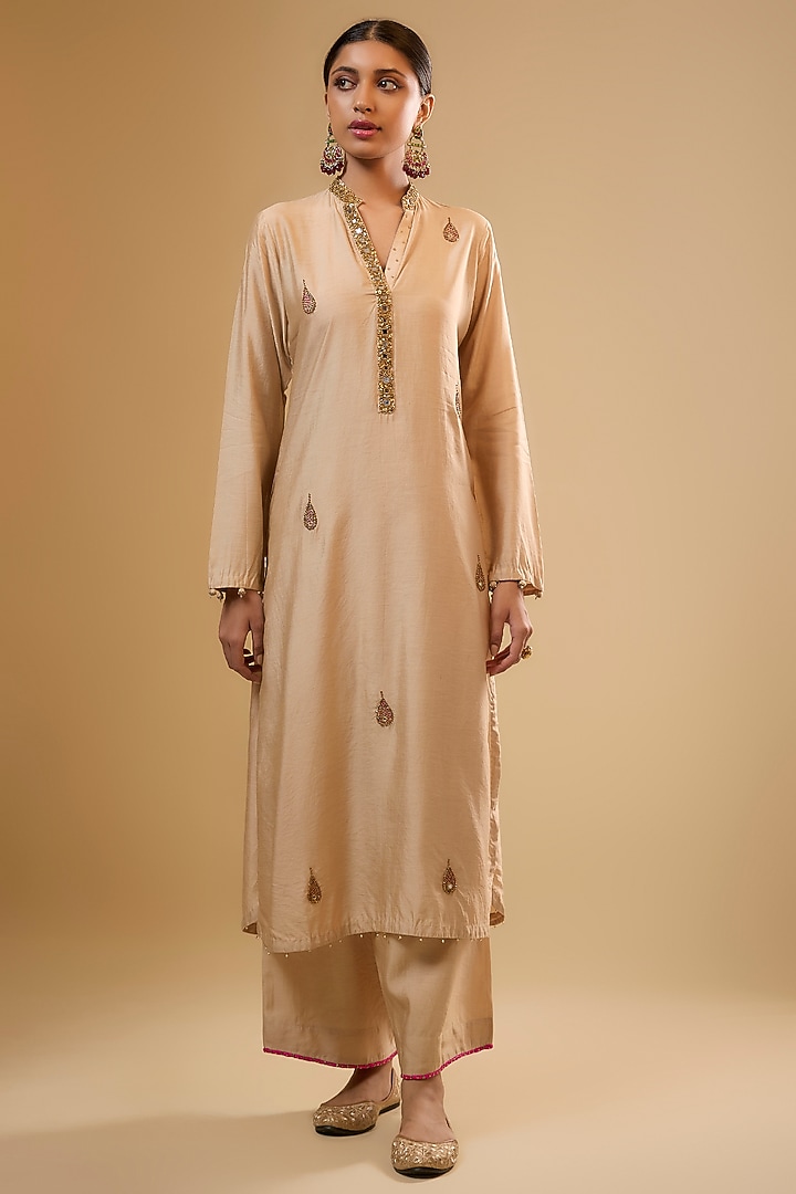 Ivory Chiniya Silk Zardosi Embroidered Kurta Set by Niti Bothra at Pernia's Pop Up Shop