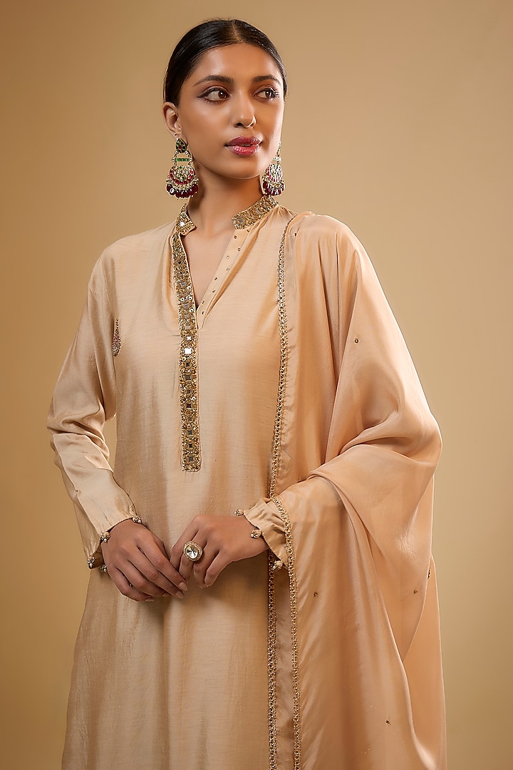 Ivory Chiniya Silk Zardosi Embroidered Kurta Set by Niti Bothra at Pernia's Pop Up Shop