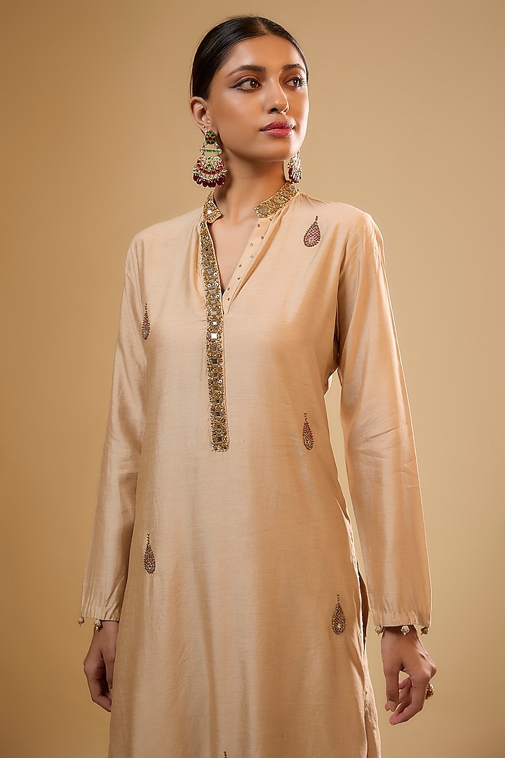 Ivory Chiniya Silk Zardosi Embroidered Kurta Set by Niti Bothra at Pernia's Pop Up Shop