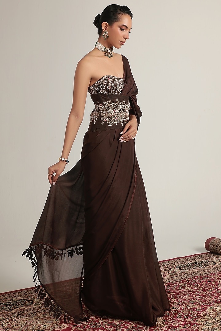 Brown Crepe Wedding Saree Set by Niti Bothra at Pernia's Pop Up Shop