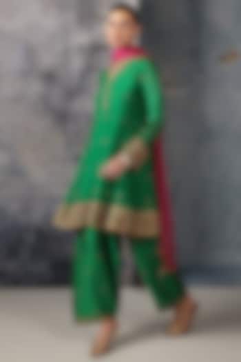 Green Organza Applique Embroidered Kalidar Kurta Set by Niti Bothra at Pernia's Pop Up Shop