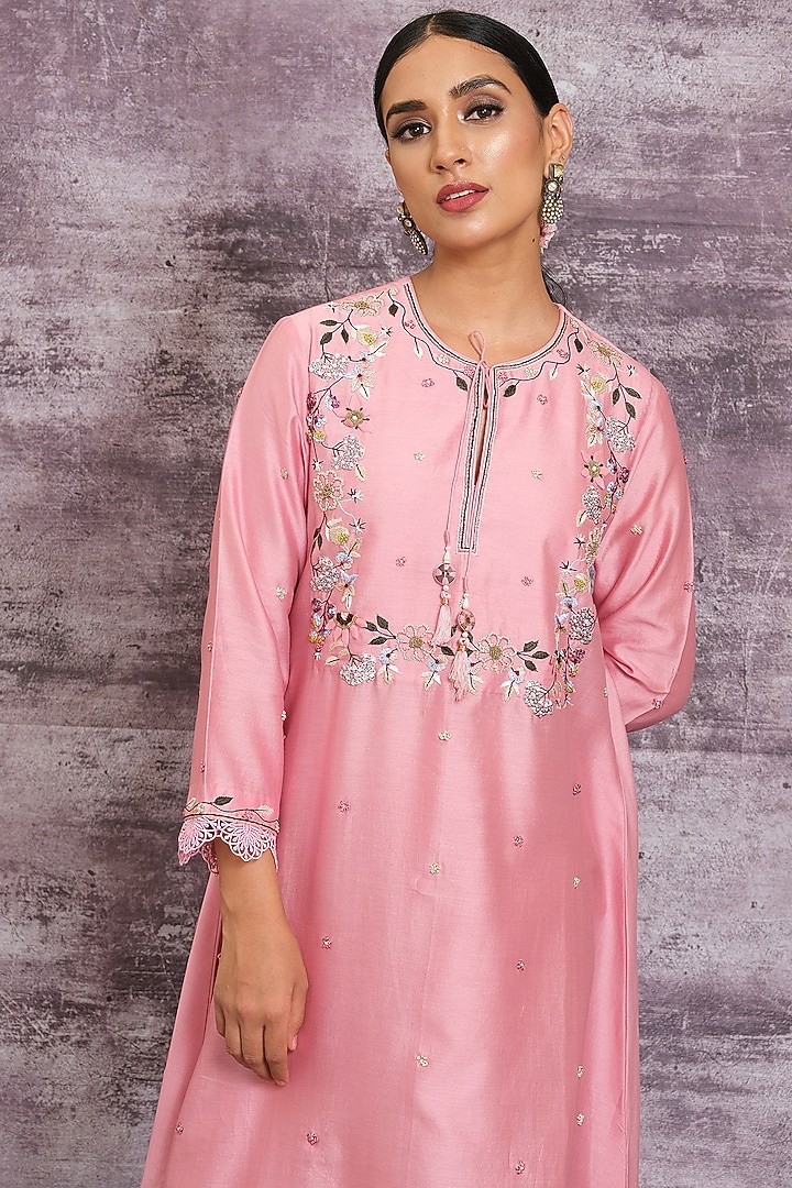Pink Embroidered Kurta Set by Niti Bothra at Pernia's Pop Up Shop