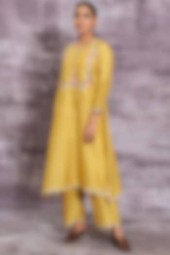 Yellow Chanderi Silk Kurta Set by Niti Bothra at Pernia's Pop Up Shop