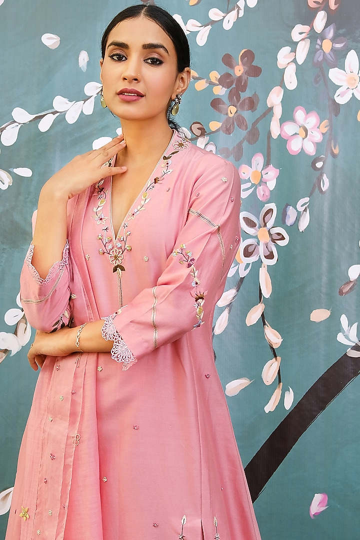 Pink Chanderi Silk Kurta Set by Niti Bothra at Pernia's Pop Up Shop