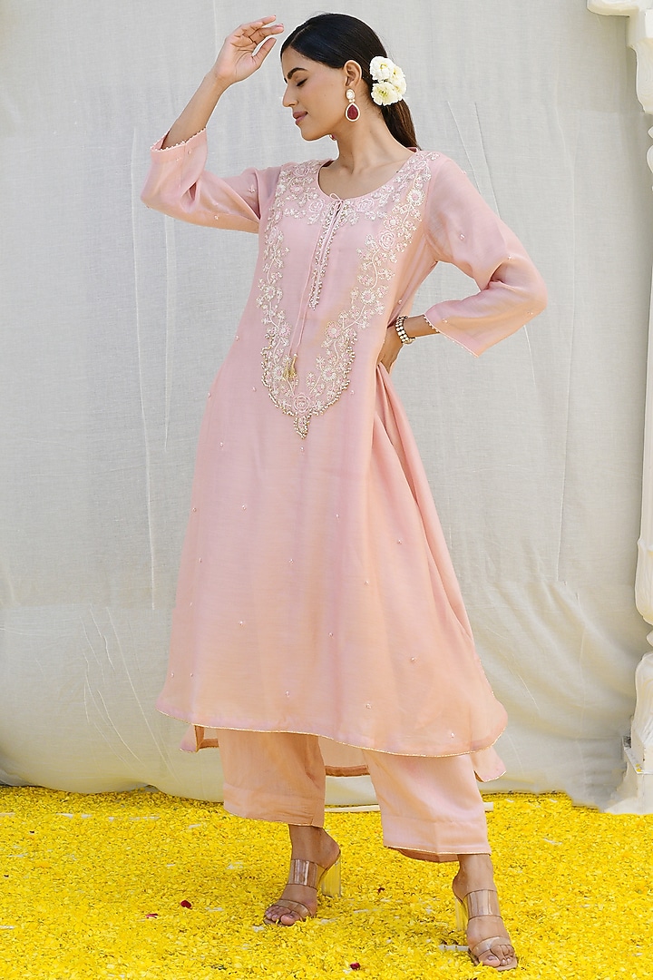 Pink Silk Hand Embroidered Kurta Set by Niti Bothra at Pernia's Pop Up Shop