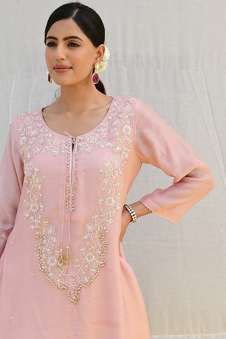 Pink Silk Hand Embroidered Kurta Set by Niti Bothra at Pernia's Pop Up Shop