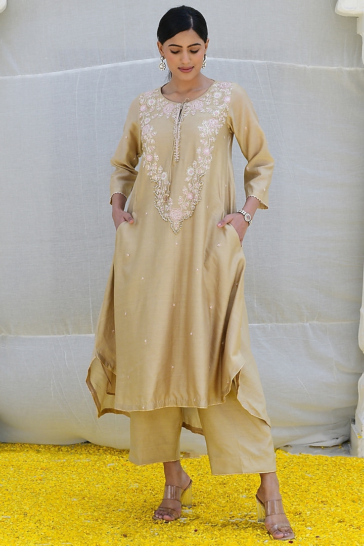 Ivory Silk Hand Embroidered Kurta Set by Niti Bothra at Pernia's Pop Up Shop