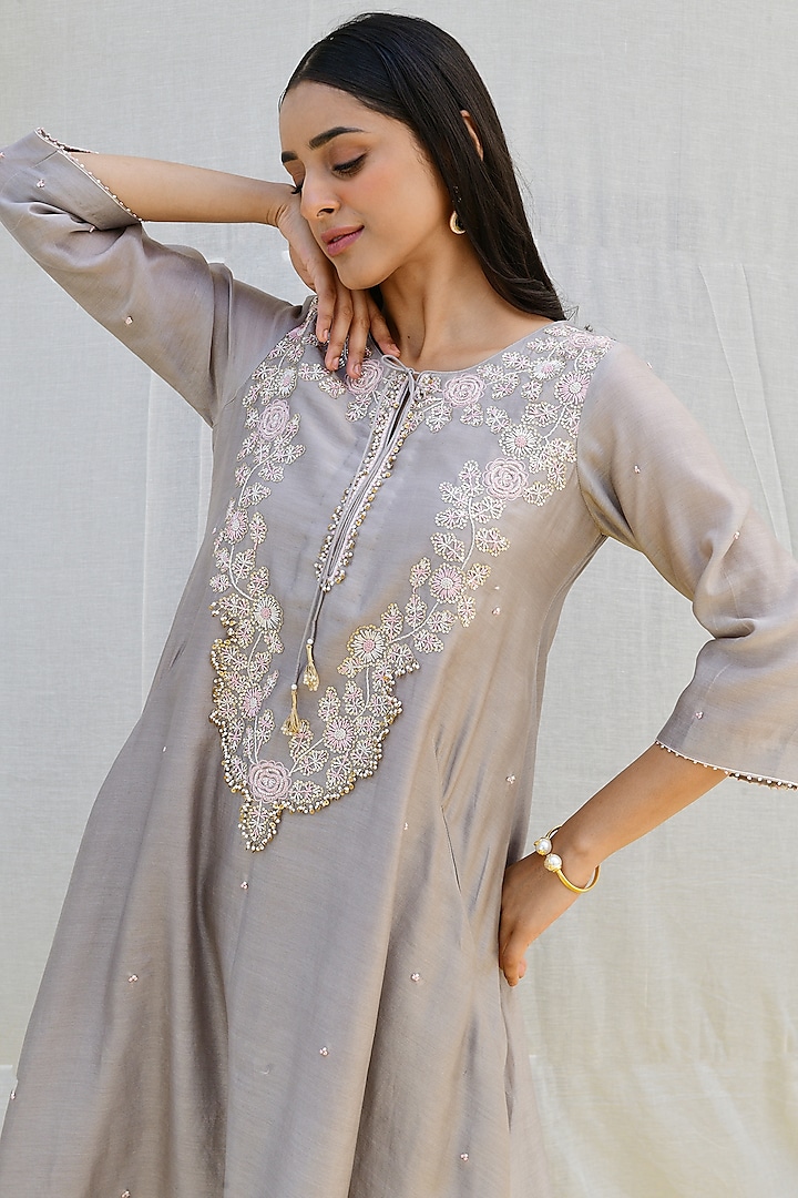 Grey Silk Hand Embroidered Kurta Set by Niti Bothra at Pernia's Pop Up Shop