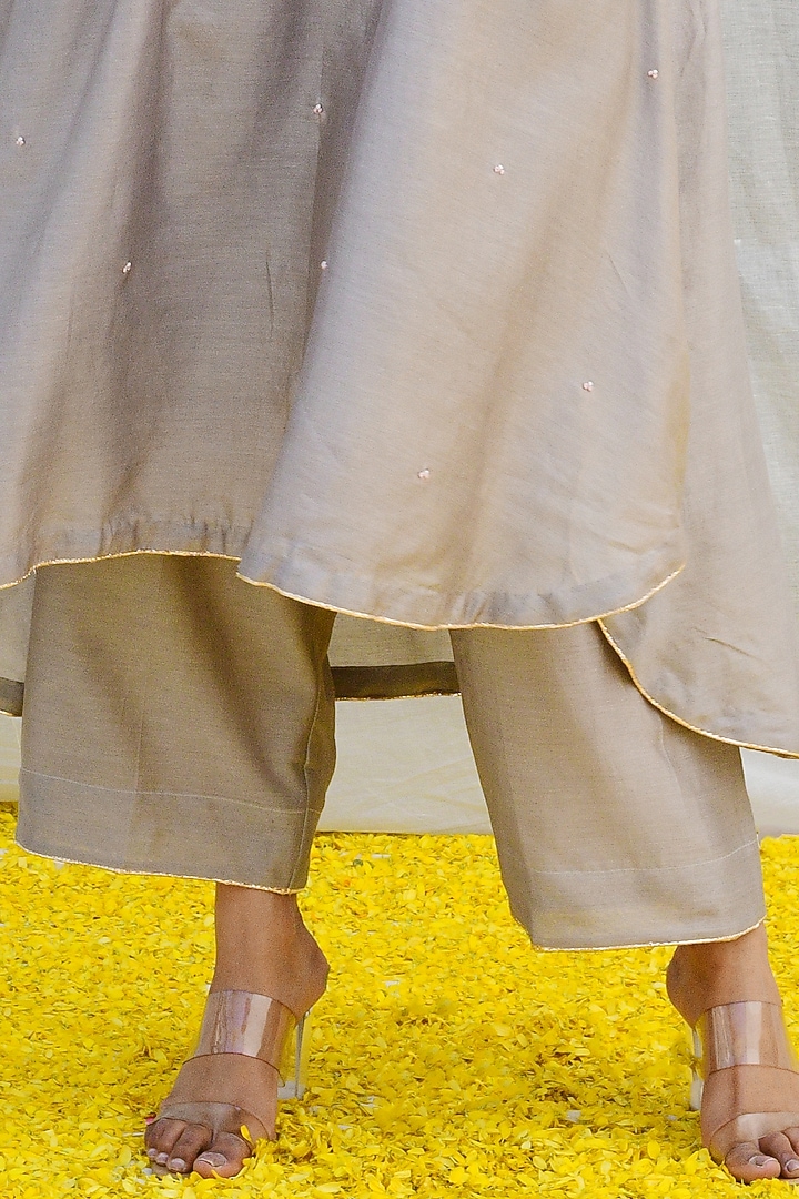 Grey Silk Hand Embroidered Kurta Set by Niti Bothra at Pernia's Pop Up Shop