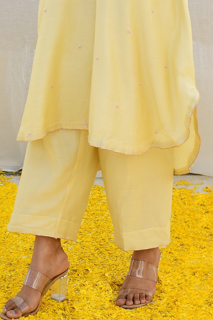 Lemon Yellow Silk Hand Embroidered Kurta Set by Niti Bothra at Pernia's Pop Up Shop
