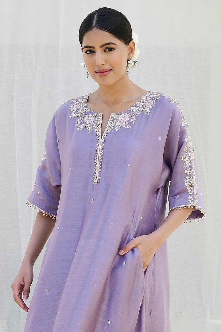 Lilac Silk Hand Embroidered Kurta Set by Niti Bothra at Pernia's Pop Up Shop