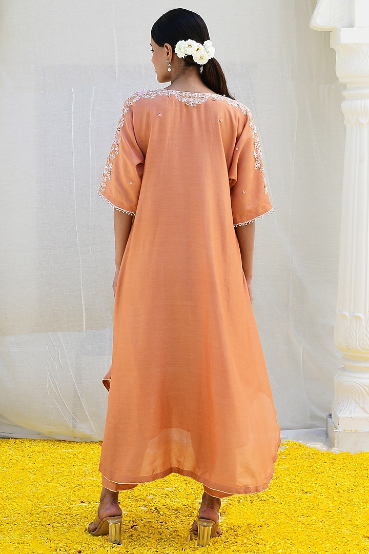 Peach Silk Hand Embroidered Kurta Set by Niti Bothra at Pernia's Pop Up Shop