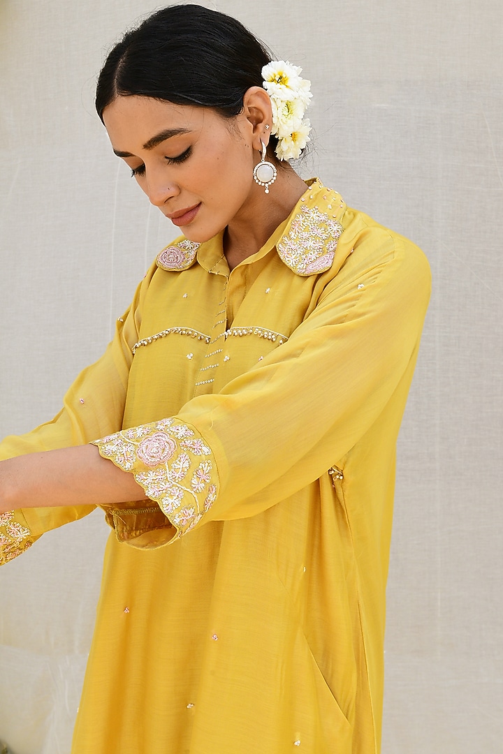 Yellow Silk Hand Embroidered Kurta Set by Niti Bothra at Pernia's Pop Up Shop
