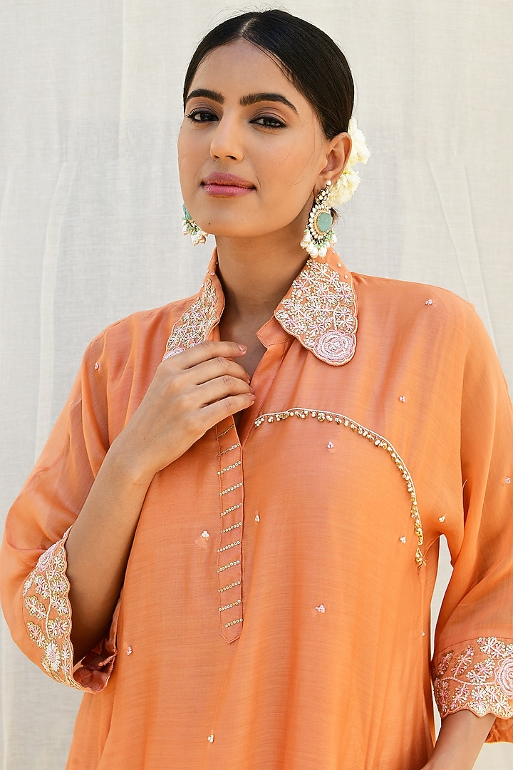 Peach Silk Hand Embroidered Kurta Set by Niti Bothra at Pernia's Pop Up Shop