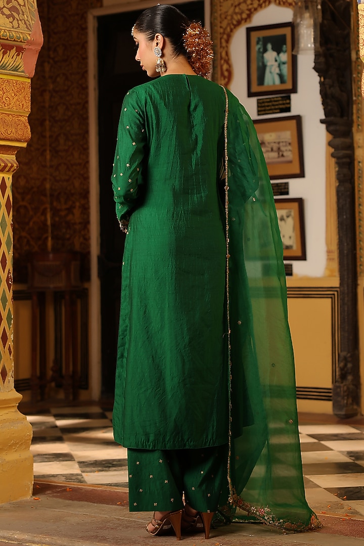 Green Chiniya Silk Zardosi Embroidered Kurta Set by Niti Bothra at Pernia's Pop Up Shop