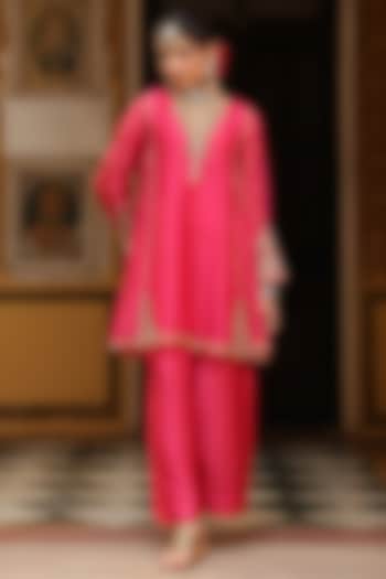 Pink Organza Tikki Embroidered Kurta Set by Niti Bothra at Pernia's Pop Up Shop