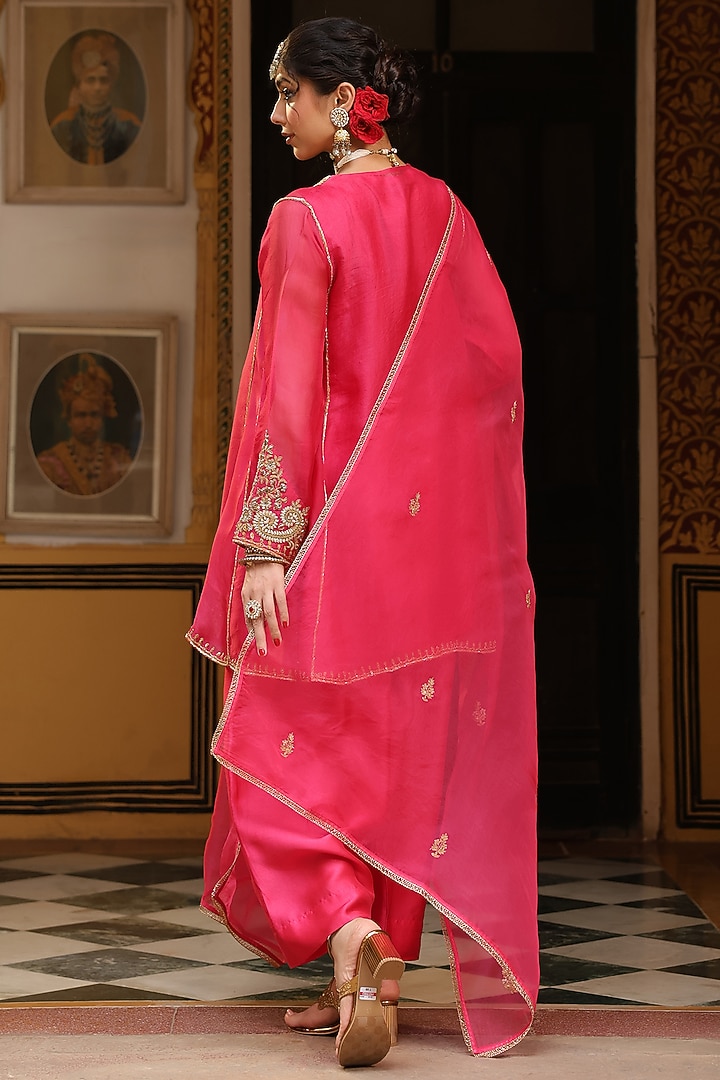 Pink Organza Tikki Embroidered Kurta Set by Niti Bothra at Pernia's Pop Up Shop