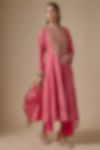 Pink Silk Chanderi Printed & Embroidered Kurta Set by Niti Bothra at Pernia's Pop Up Shop