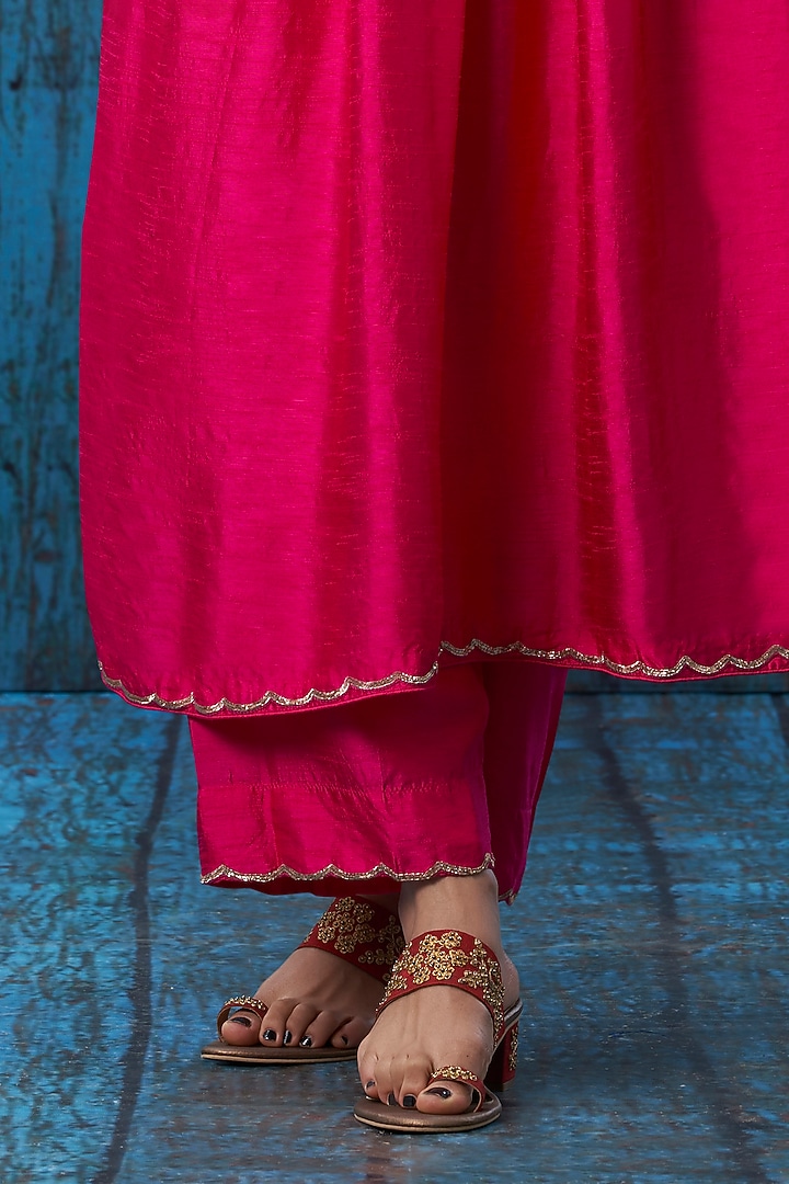 Pink Embroidered Kurta Set by Niti Bothra at Pernia's Pop Up Shop