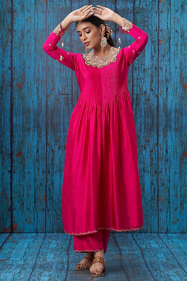 Pink Embroidered Kurta Set by Niti Bothra at Pernia's Pop Up Shop