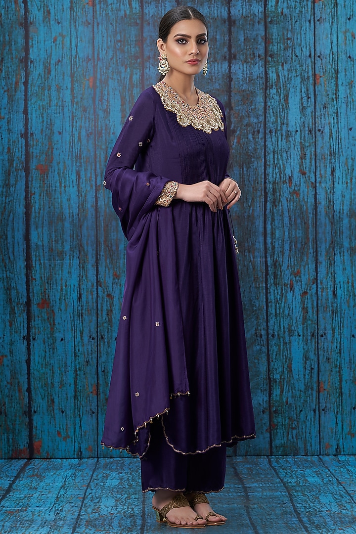 Purple Embroidered Kurta Set by Niti Bothra at Pernia's Pop Up Shop