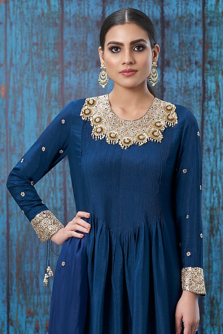 Blue Embroidered Kurta Set by Niti Bothra at Pernia's Pop Up Shop