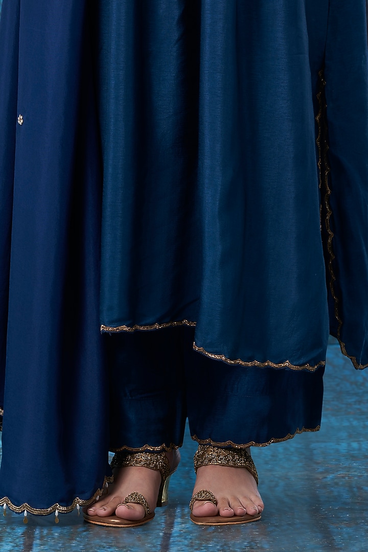 Blue Embroidered Kurta Set by Niti Bothra at Pernia's Pop Up Shop