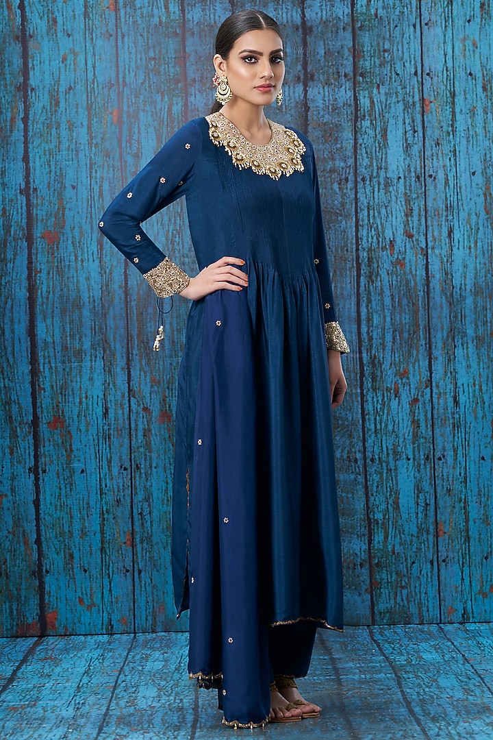 Blue Embroidered Kurta Set by Niti Bothra at Pernia's Pop Up Shop