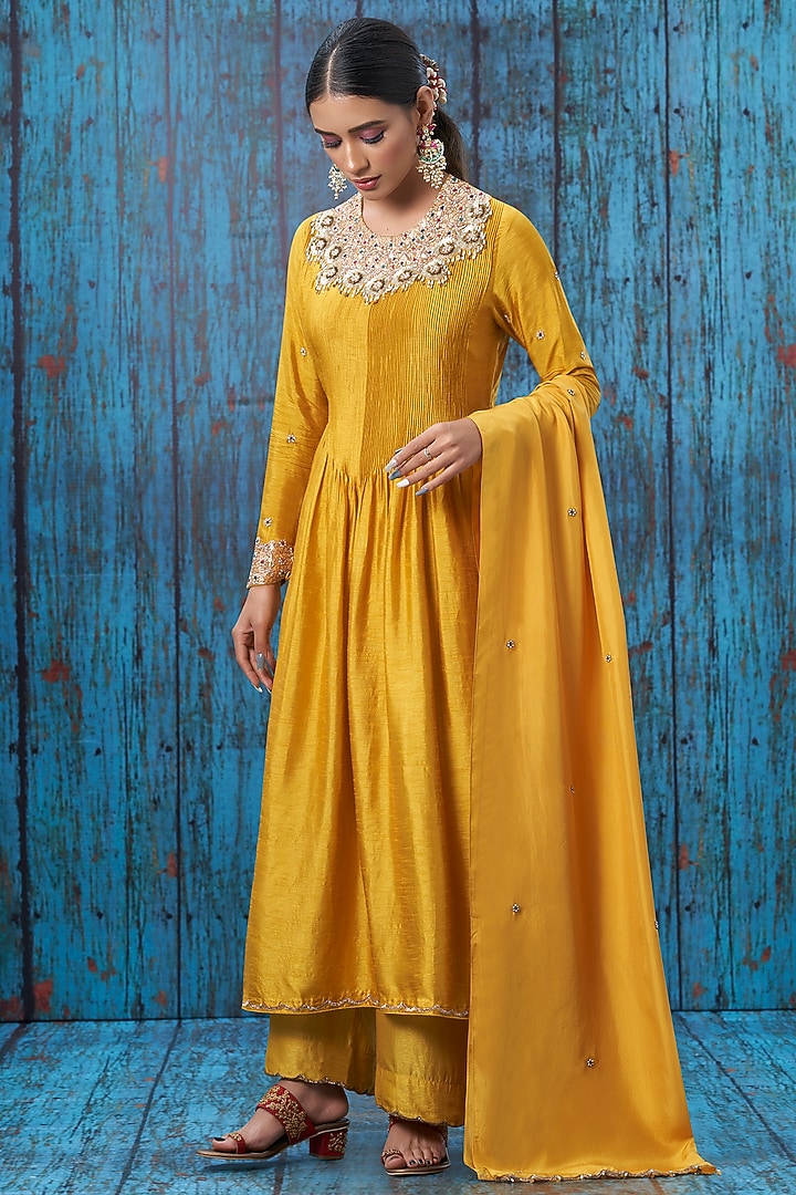 Mustard Embroidered Kurta Set by Niti Bothra at Pernia's Pop Up Shop