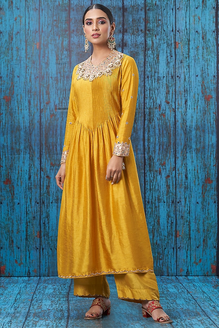 Mustard Embroidered Kurta Set by Niti Bothra at Pernia's Pop Up Shop