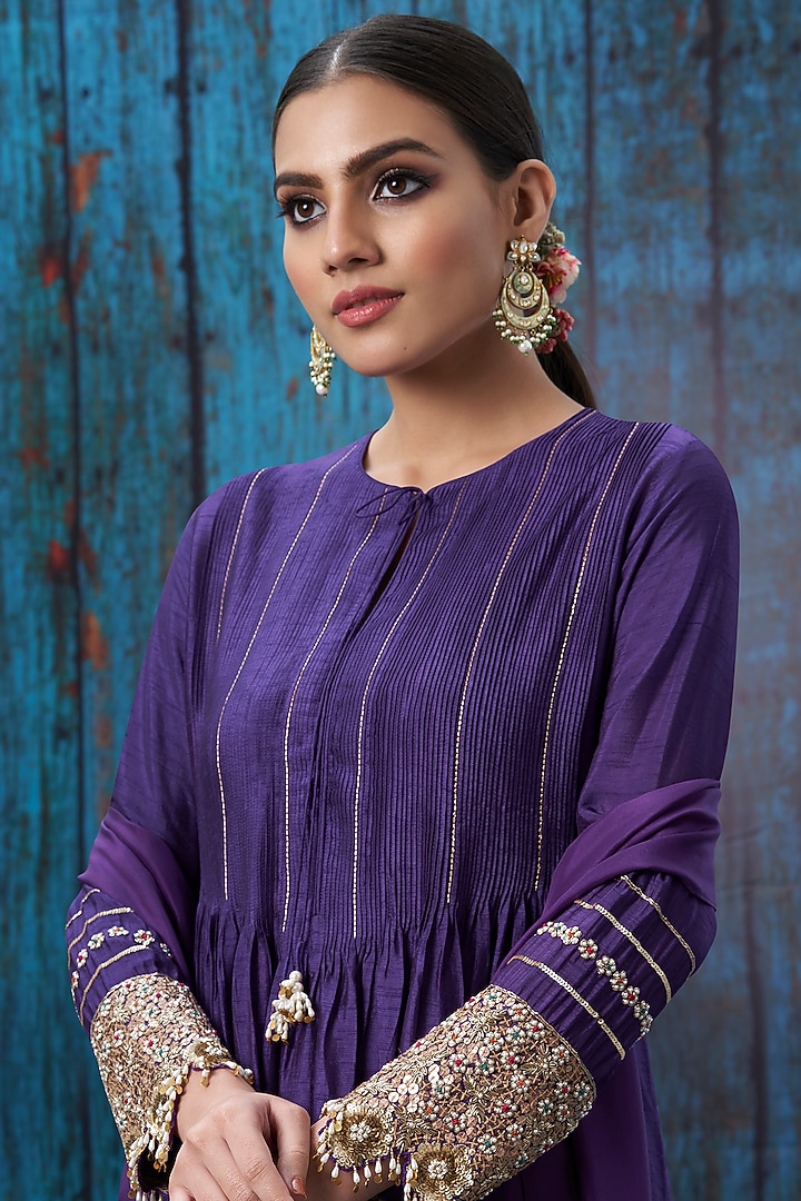 Purple Hand Embroidered Kurta Set by Niti Bothra at Pernia's Pop Up Shop