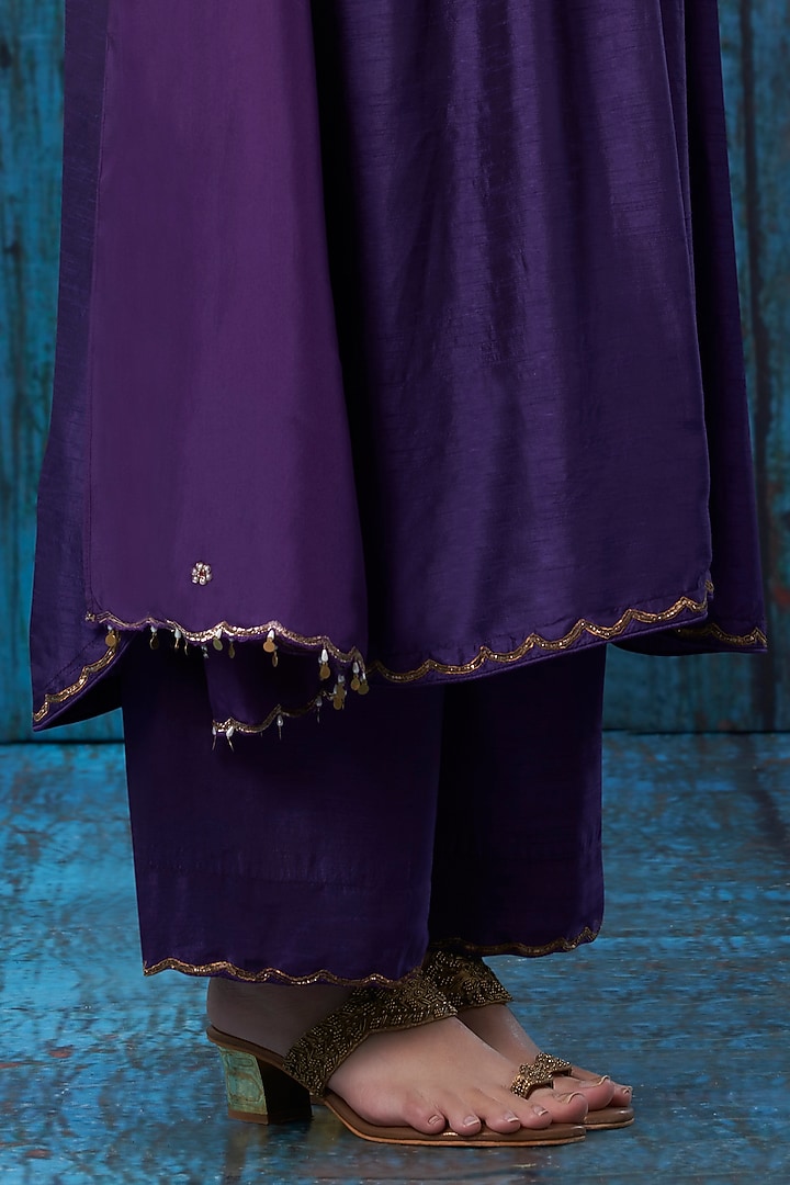 Purple Hand Embroidered Kurta Set by Niti Bothra at Pernia's Pop Up Shop