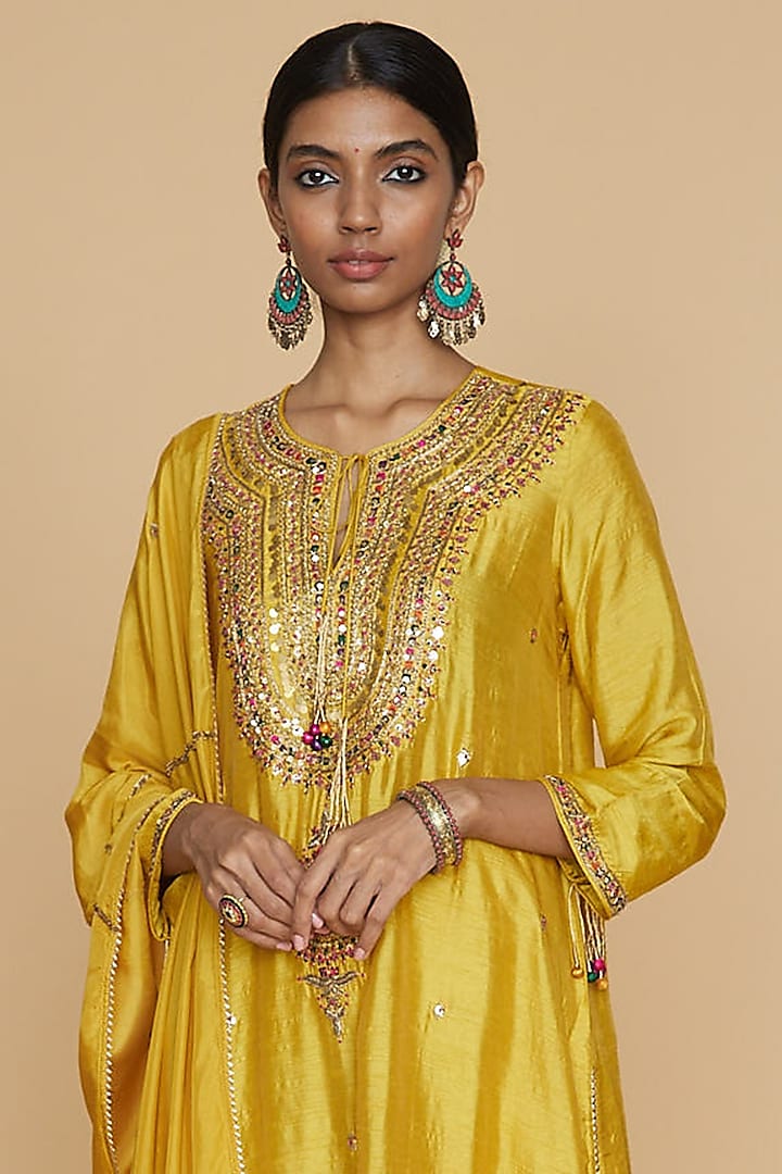 Mustard Resham Thread Embroidered Kurta Set by Niti Bothra at Pernia's Pop Up Shop