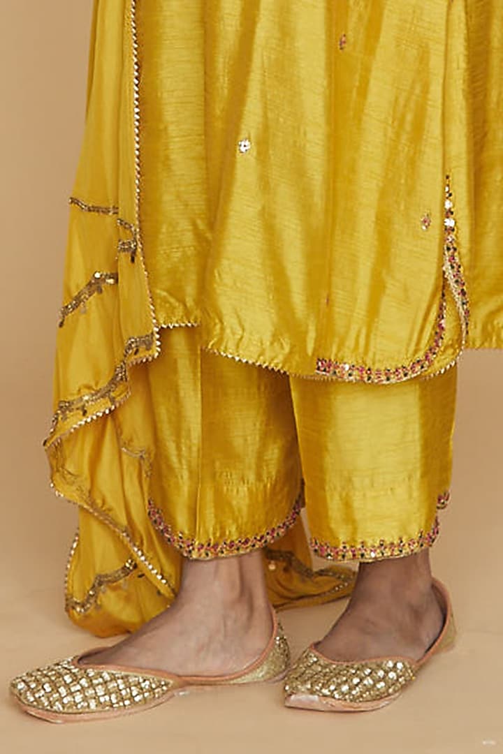 Mustard Resham Thread Embroidered Kurta Set by Niti Bothra at Pernia's Pop Up Shop
