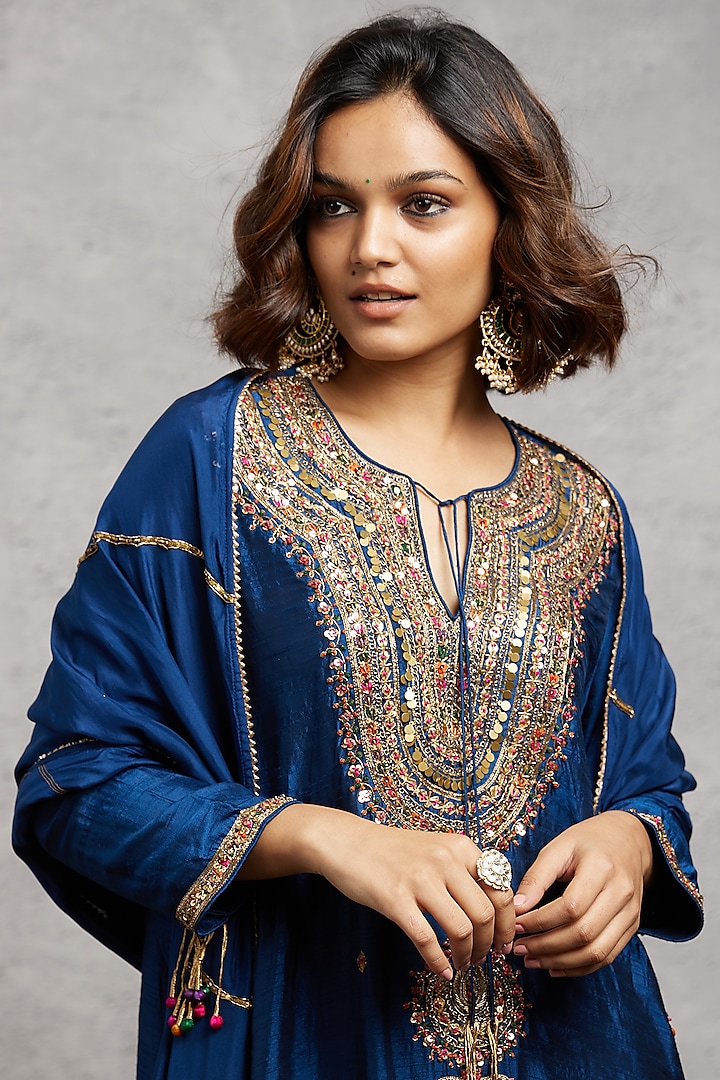 Blue Resham Thread Embroidered Kurta Set by Niti Bothra at Pernia's Pop Up Shop