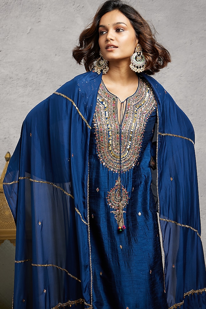 Blue Resham Thread Embroidered Kurta Set by Niti Bothra at Pernia's Pop Up Shop