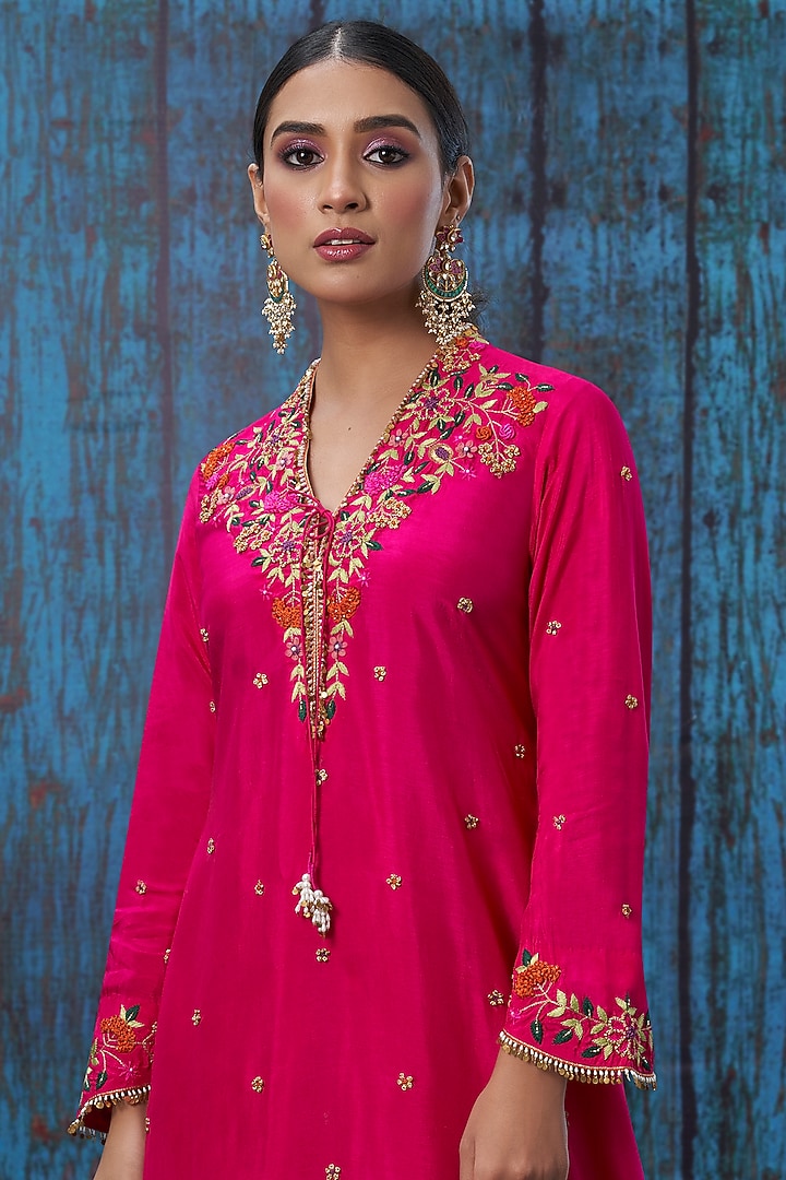 Pink French Knot Embroidered Kurta Set by Niti Bothra at Pernia's Pop Up Shop