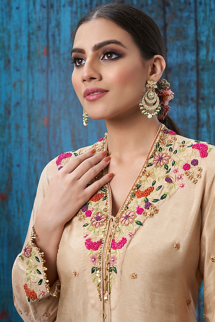 Ivory Embroidered Kurta Set by Niti Bothra at Pernia's Pop Up Shop