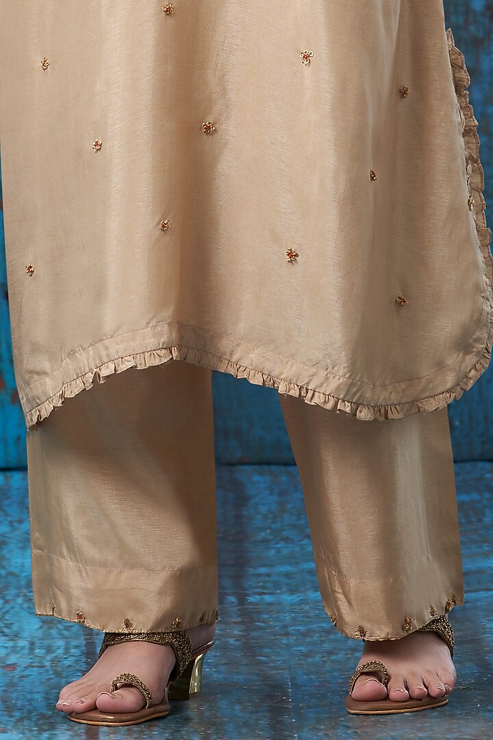 Ivory Embroidered Kurta Set by Niti Bothra at Pernia's Pop Up Shop