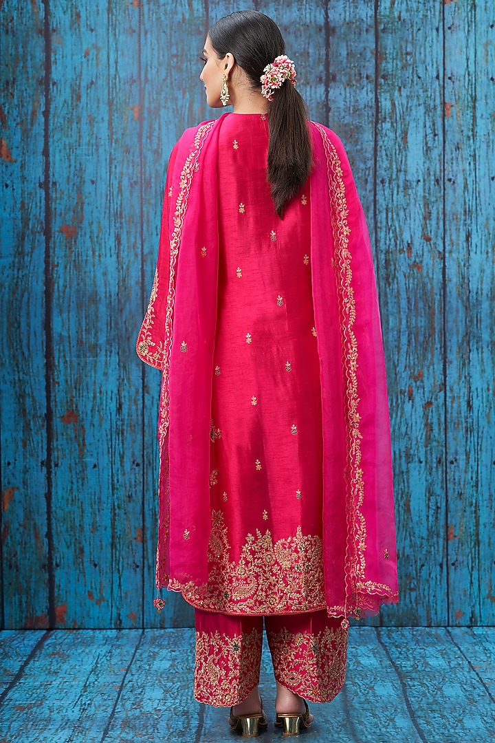 Pink Embroidered Long Kurta Set by Niti Bothra at Pernia's Pop Up Shop