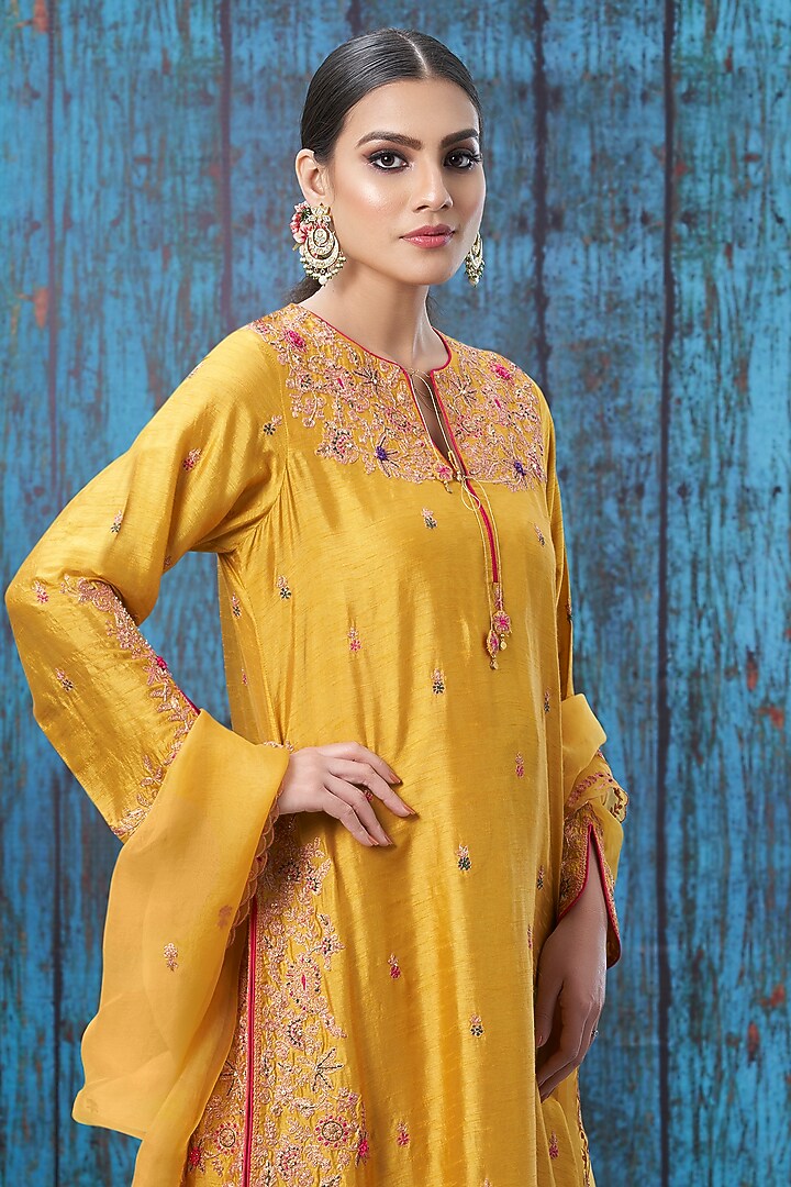 Yellow Embroidered Long Kurta Set by Niti Bothra at Pernia's Pop Up Shop