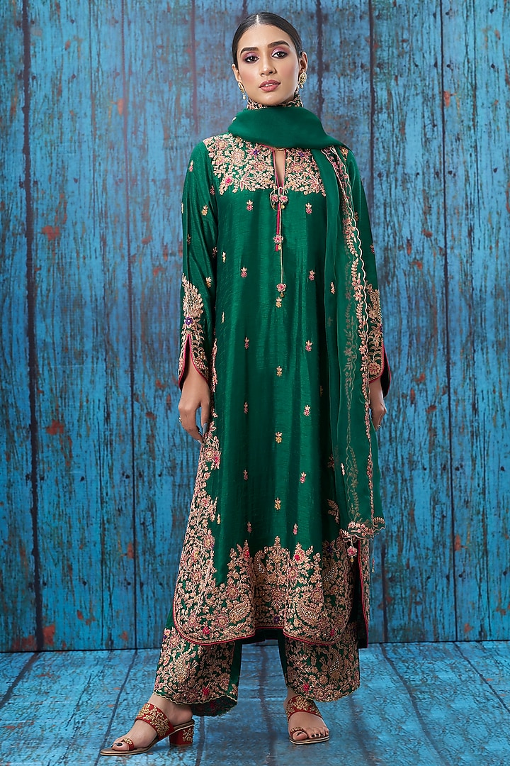 Green Embroidered Long Kurta Set by Niti Bothra at Pernia's Pop Up Shop
