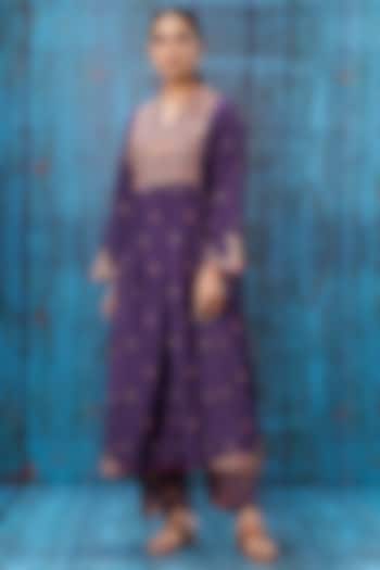 Purple Silk Embroidered Kurta Set by Niti Bothra at Pernia's Pop Up Shop