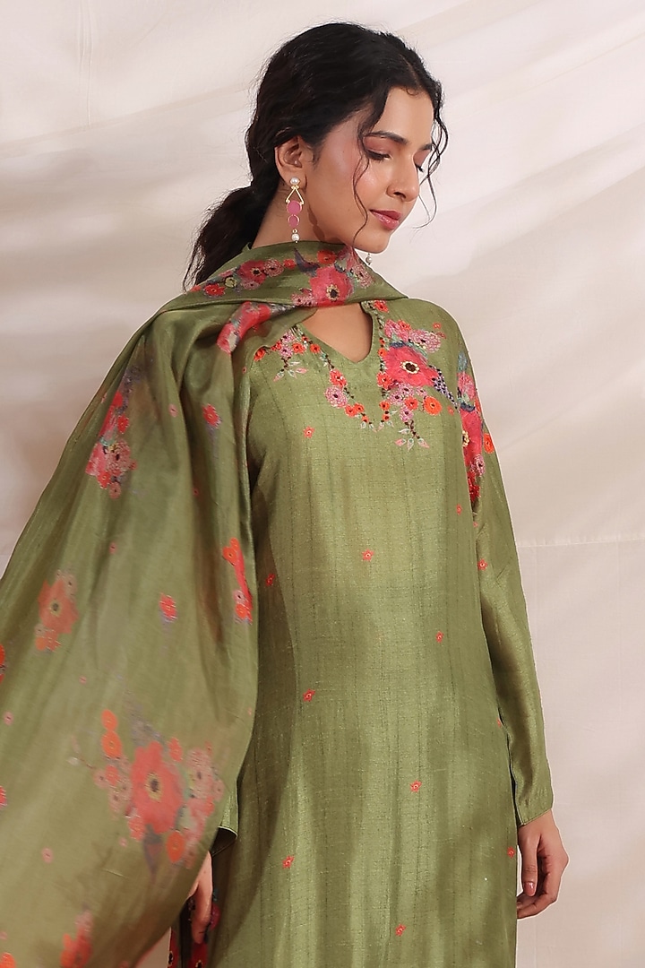 Green Silk Floral Printed & Embroidered Kurta Set by Niti Bothra at Pernia's Pop Up Shop