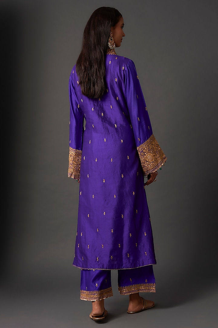 Blue Chiniya Silk Embroidered Kurta Set by Niti Bothra at Pernia's Pop Up Shop